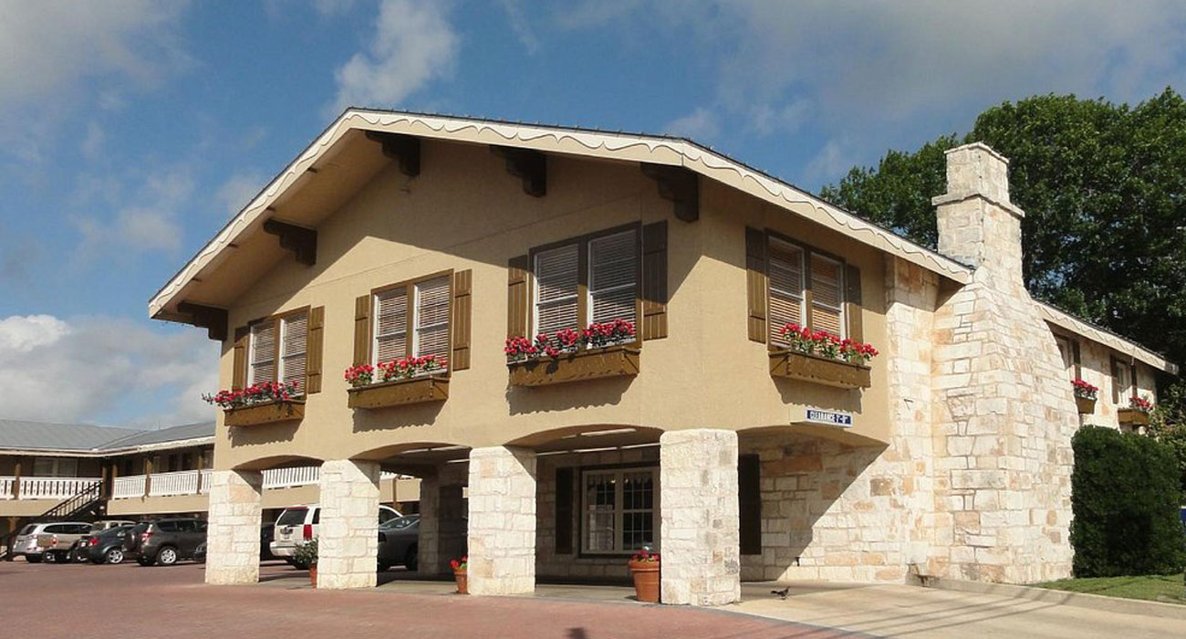 Downtown Hotel in Fredericksburg, TX - Sunday House Inn